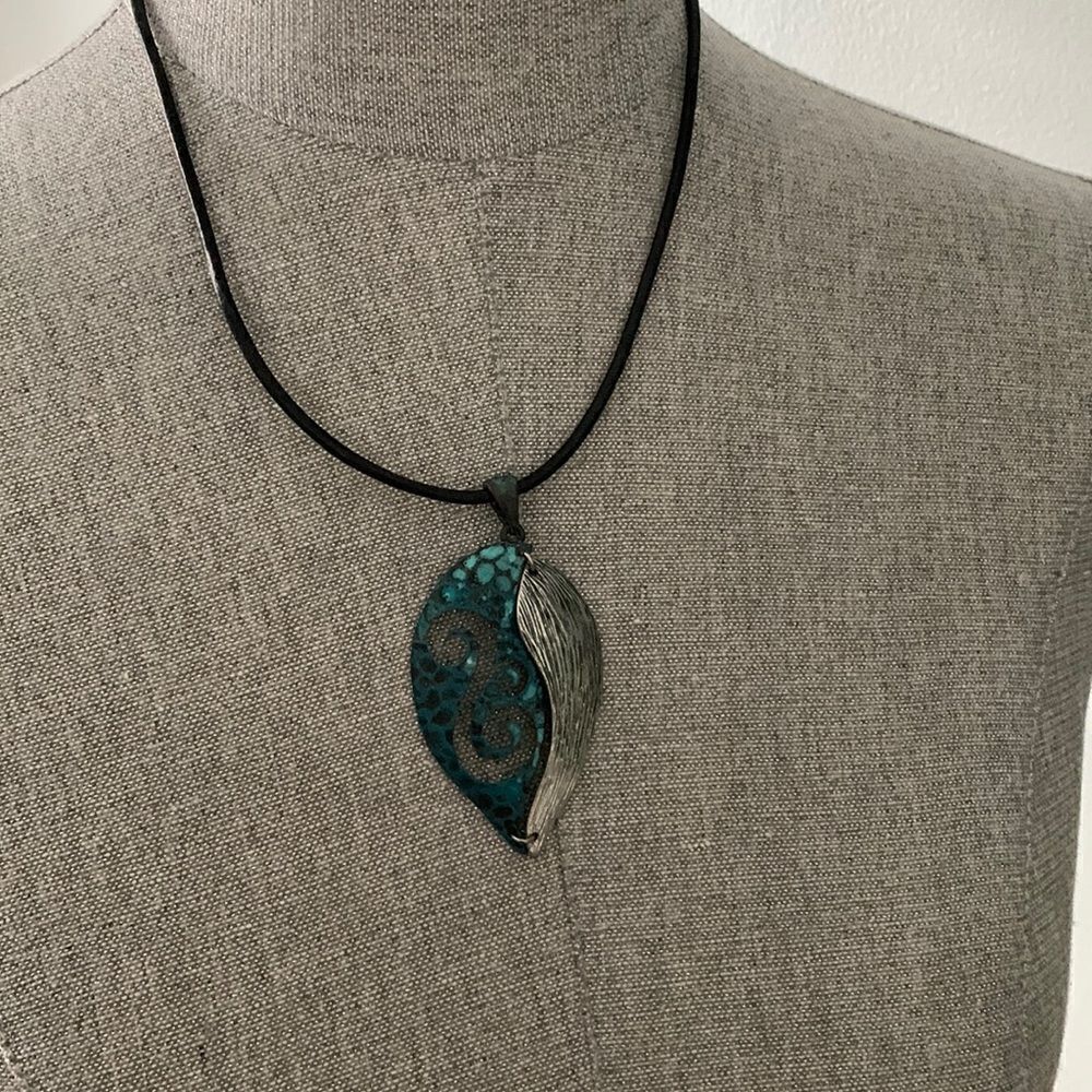 Costume Jewelry Leaf Necklace